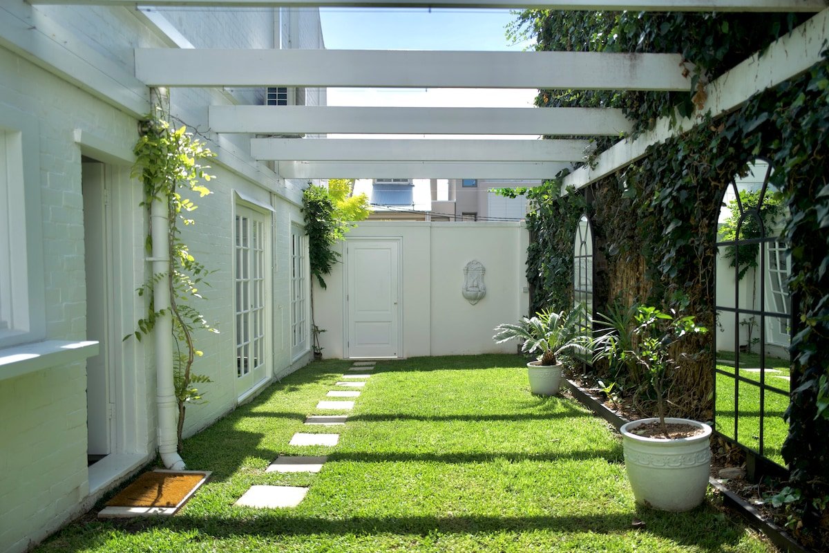 Woollahra Home with Idyllic Secret Garden gallery image 4