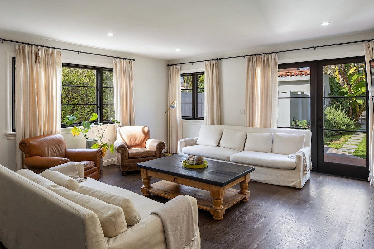 3600 sq foot Luxury Spanish Pool Mansion gallery image 4