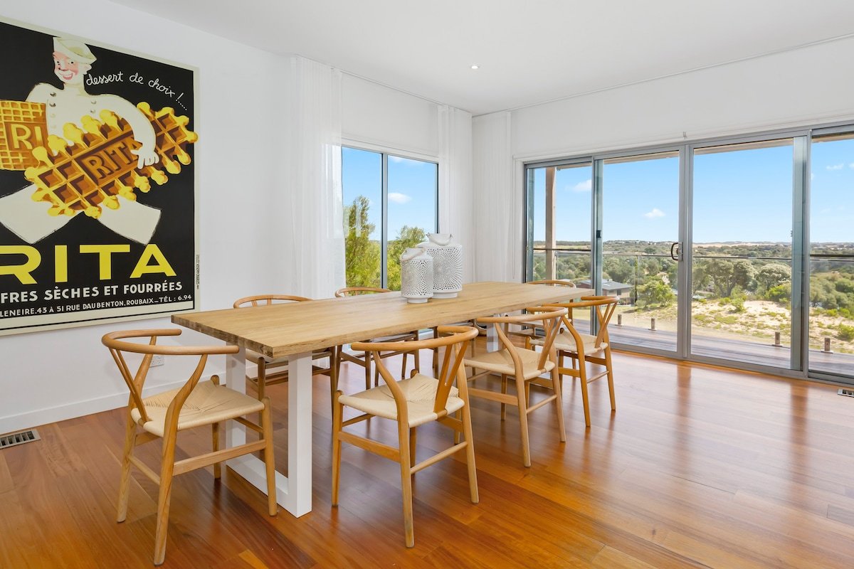 Moonah Views Luxury Getaway with Jacuzzi gallery image 5