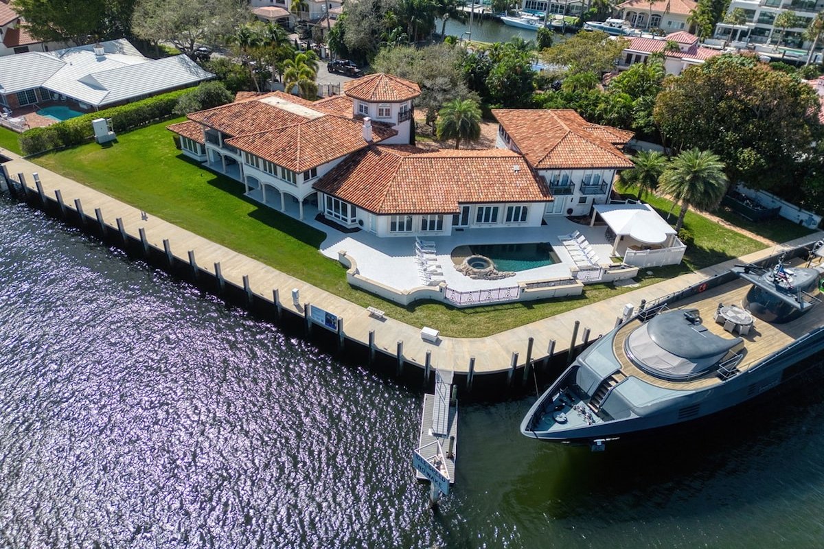 Gated Waterfront Estate–Pool,Kayaks & Sunset Views gallery image 2