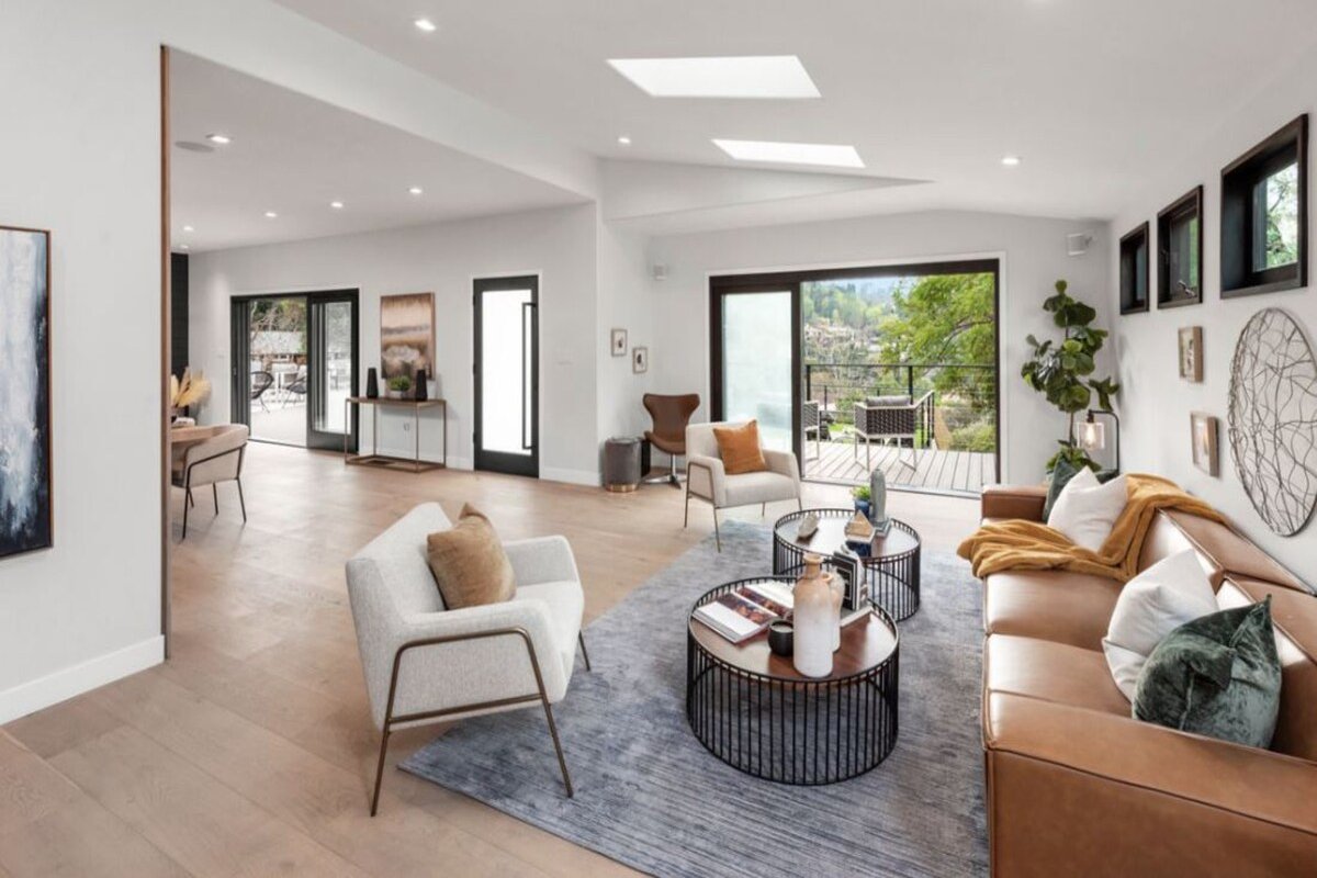 Modern Architectural Escape Overlooking the Valley gallery image 3