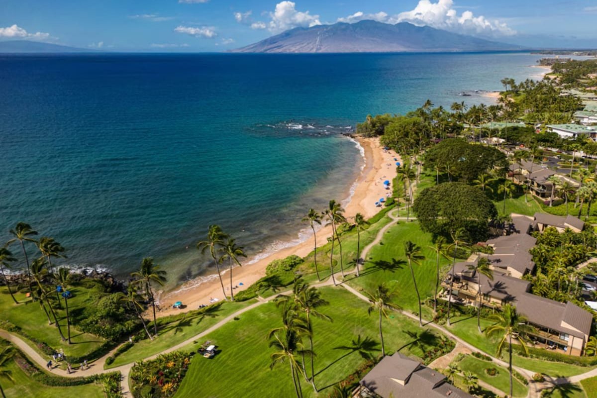 Wailea Elua Resort 1904: Front Row w Sunset Views gallery image 5