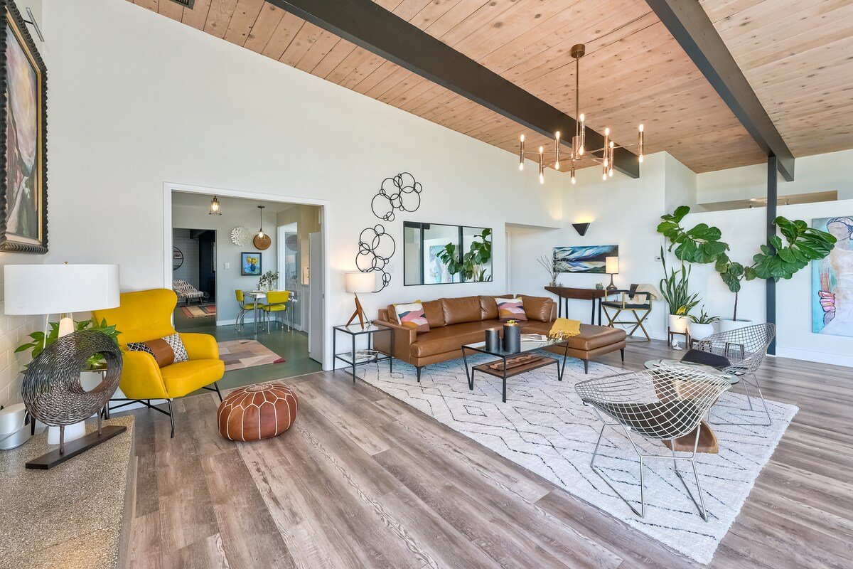 Breathtaking Mid-Century Modern Retreat – Views! gallery image 3