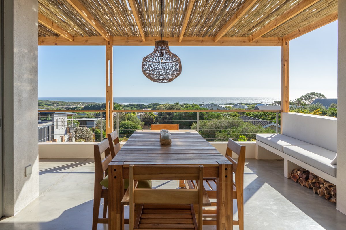 Scarborough Beach House * NEW * stunning sea views