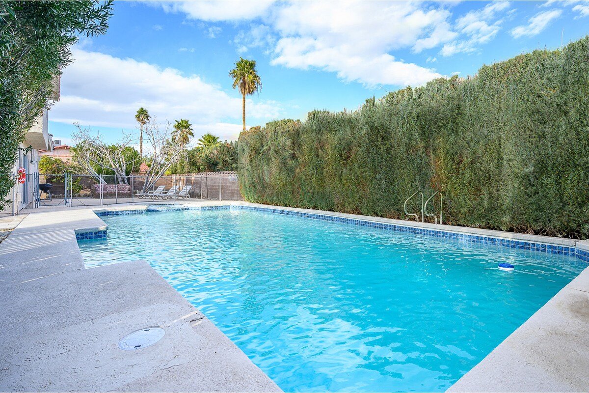 Vegas Retreat! Heated pool/spa near airport/Strip! gallery image 5