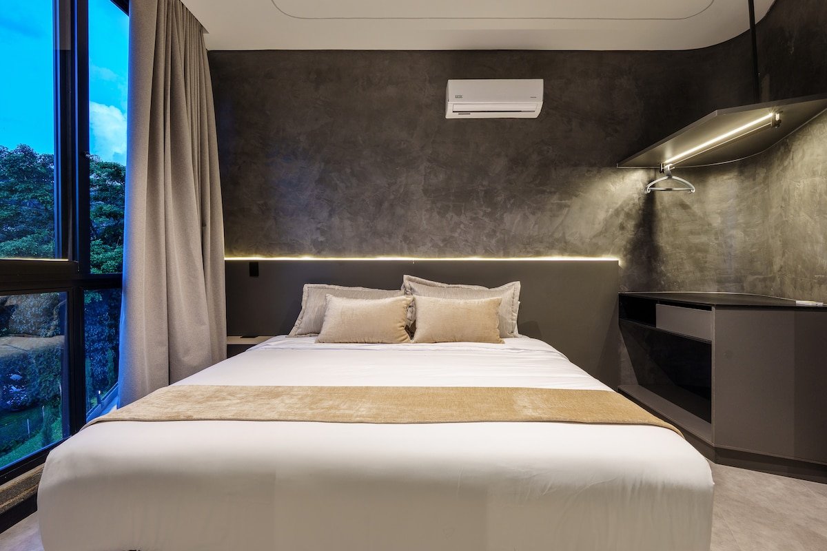 Iconic Villa • Club • Pool • View• 15 Min Provenza gallery image 5