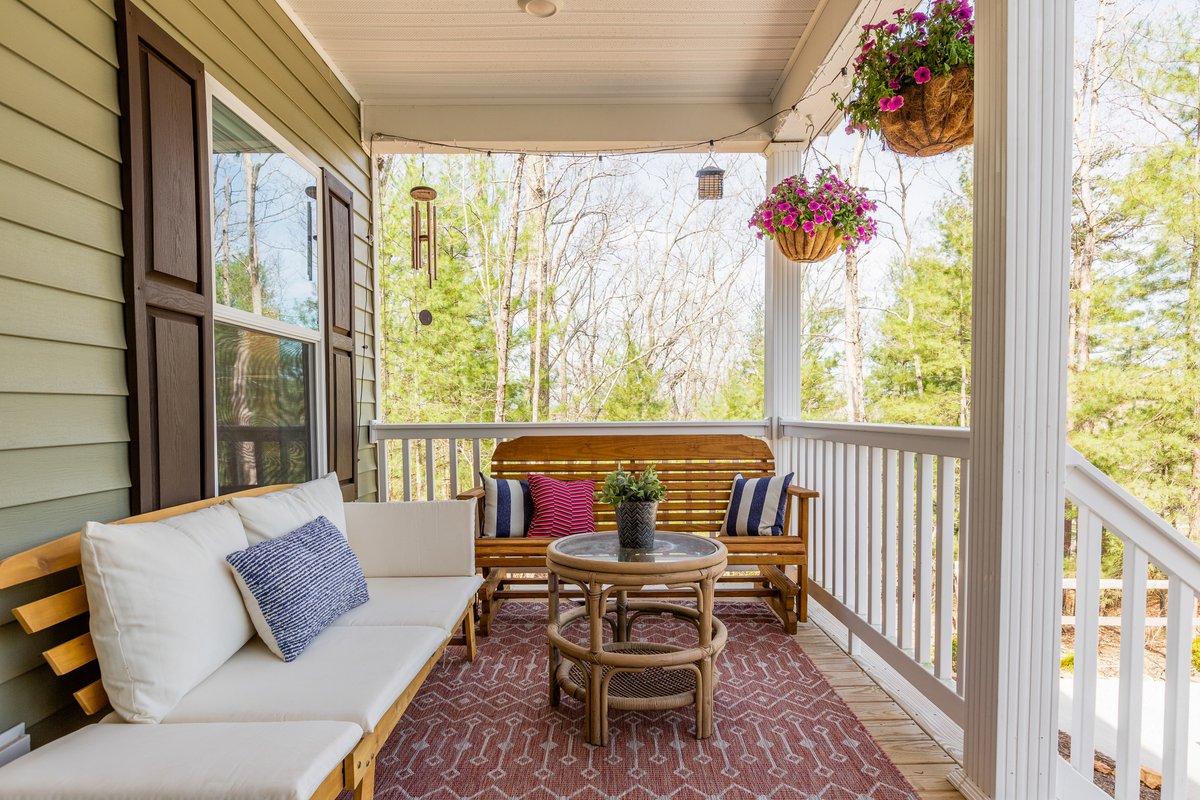 Spacious 4-Bedroom Arts & Crafts Home w/ Mtn Views