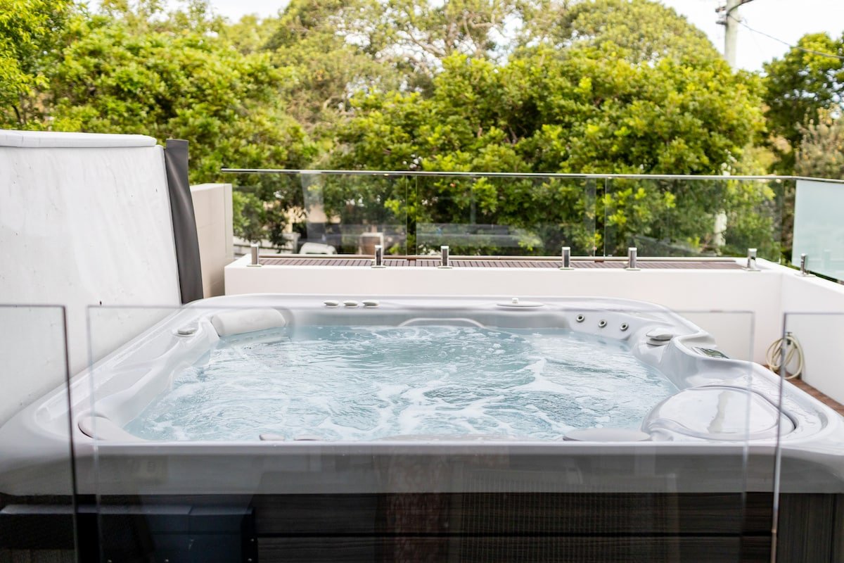 Walking distance to beach….Sunshine Beach Gem gallery image 2