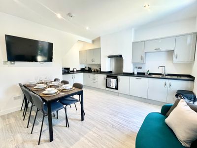 Gatton House. 3 Bedrooms, Sleeps 6 – BS2