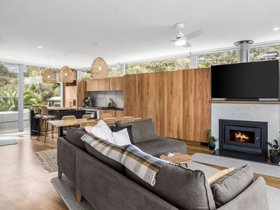 Six Degrees – beach across the road