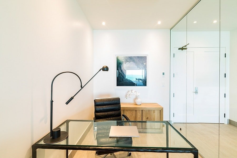 Breathtaking 2 Bedroom Penthouse on the ocean! gallery image 5