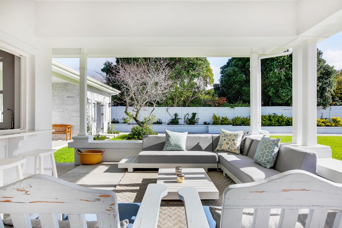 Upper Constantia Beauty with Gorgeous Views gallery image 4