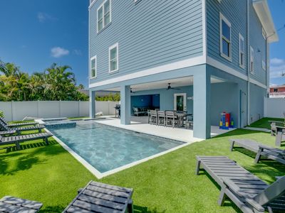 Elevator, Endless Summer by SeaBreeze Vacation