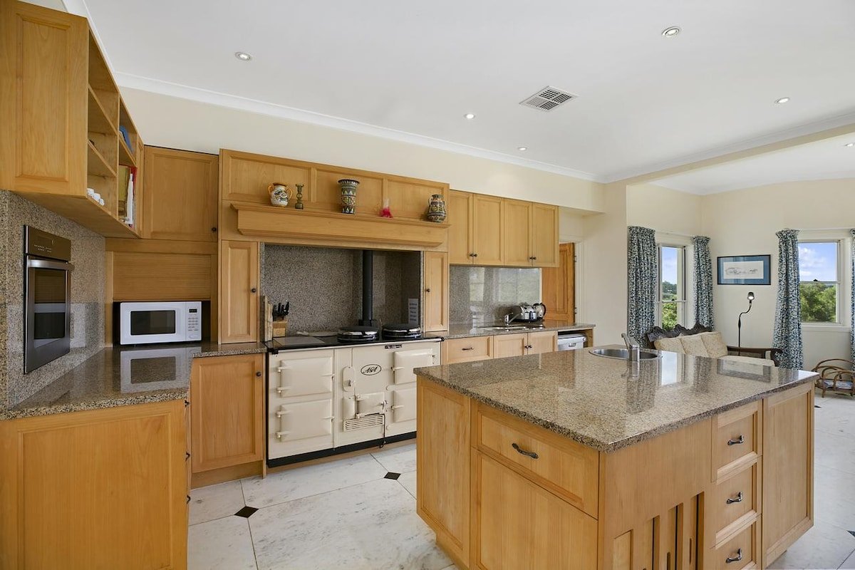 Lemon Grove – Montville Manor with Lake & Mountai gallery image 5