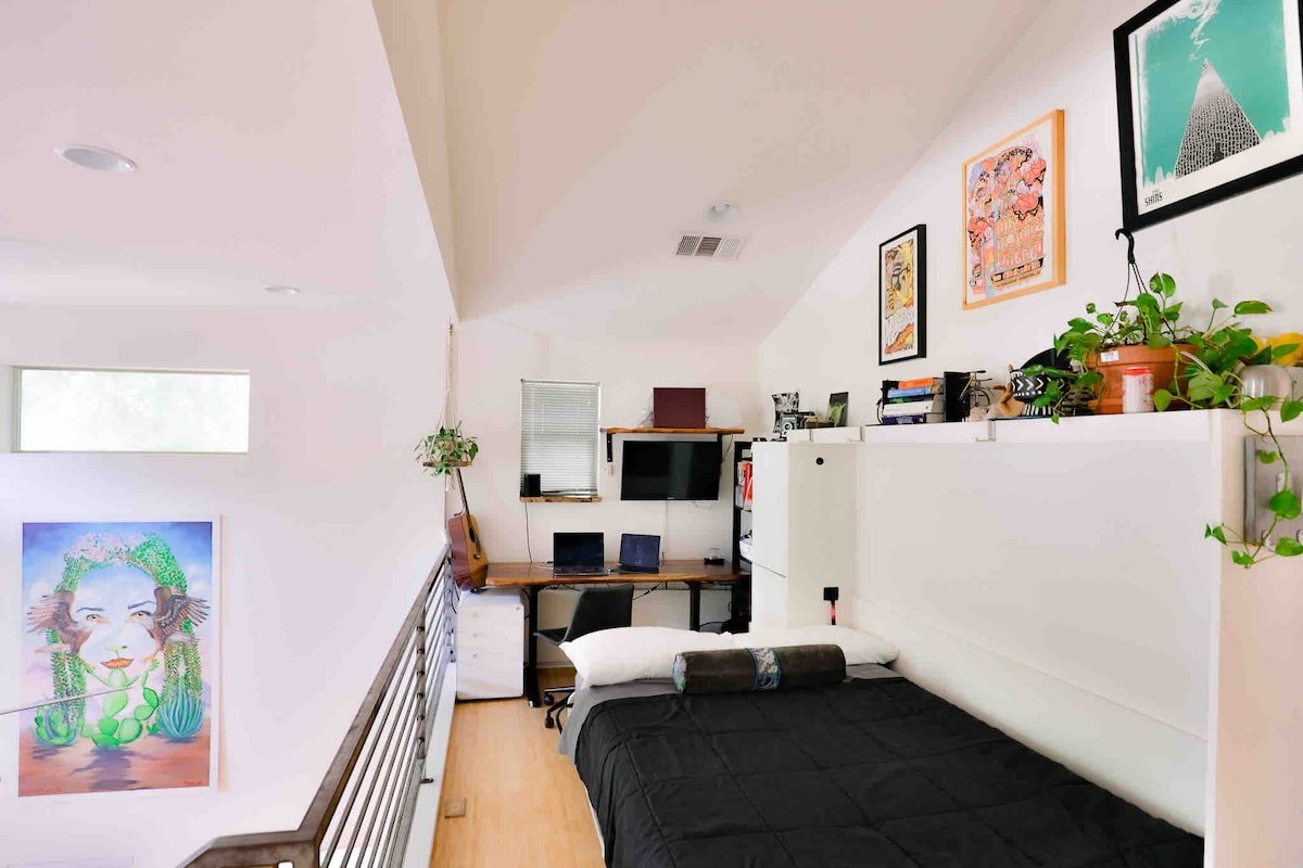 Central/East Downtown 3 bed 1.5 bath house gallery image 5