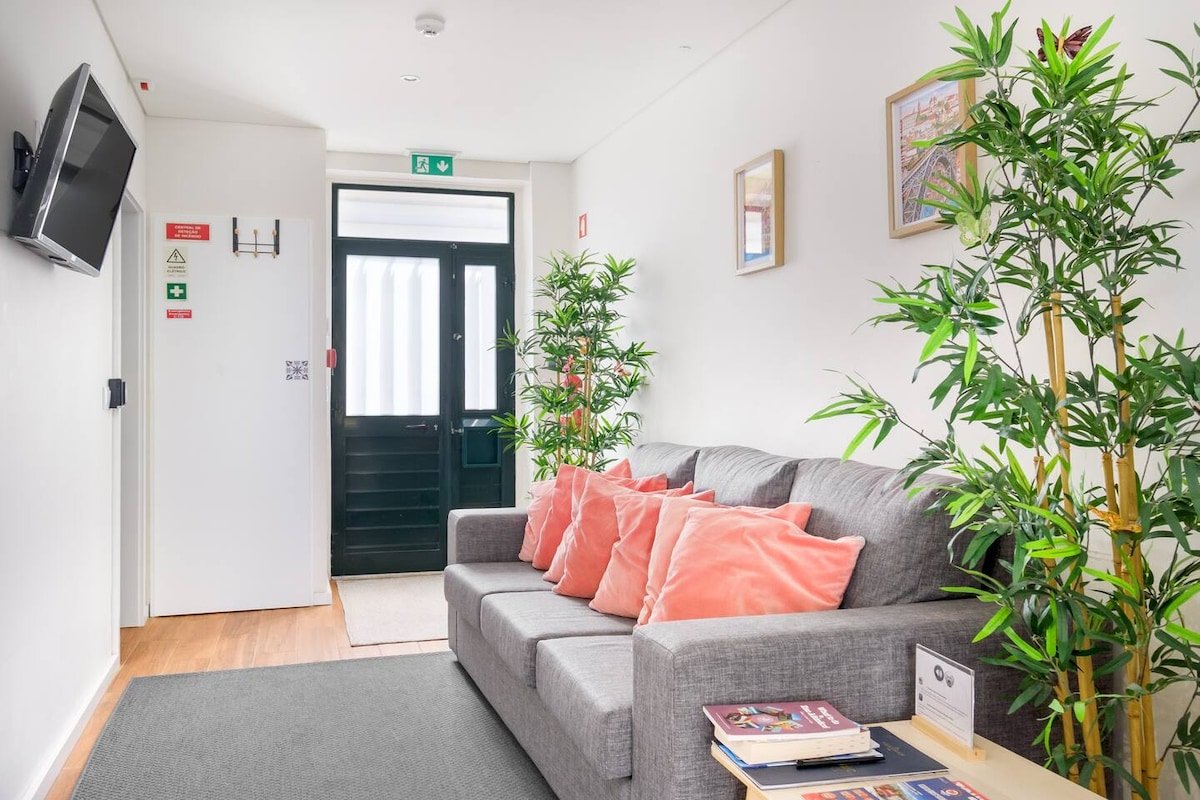 4 Master Suites House, Backyard, Central Location gallery image 5