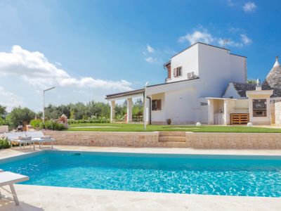 TD Trulli Saveni Trulli with Pool Near the Centre