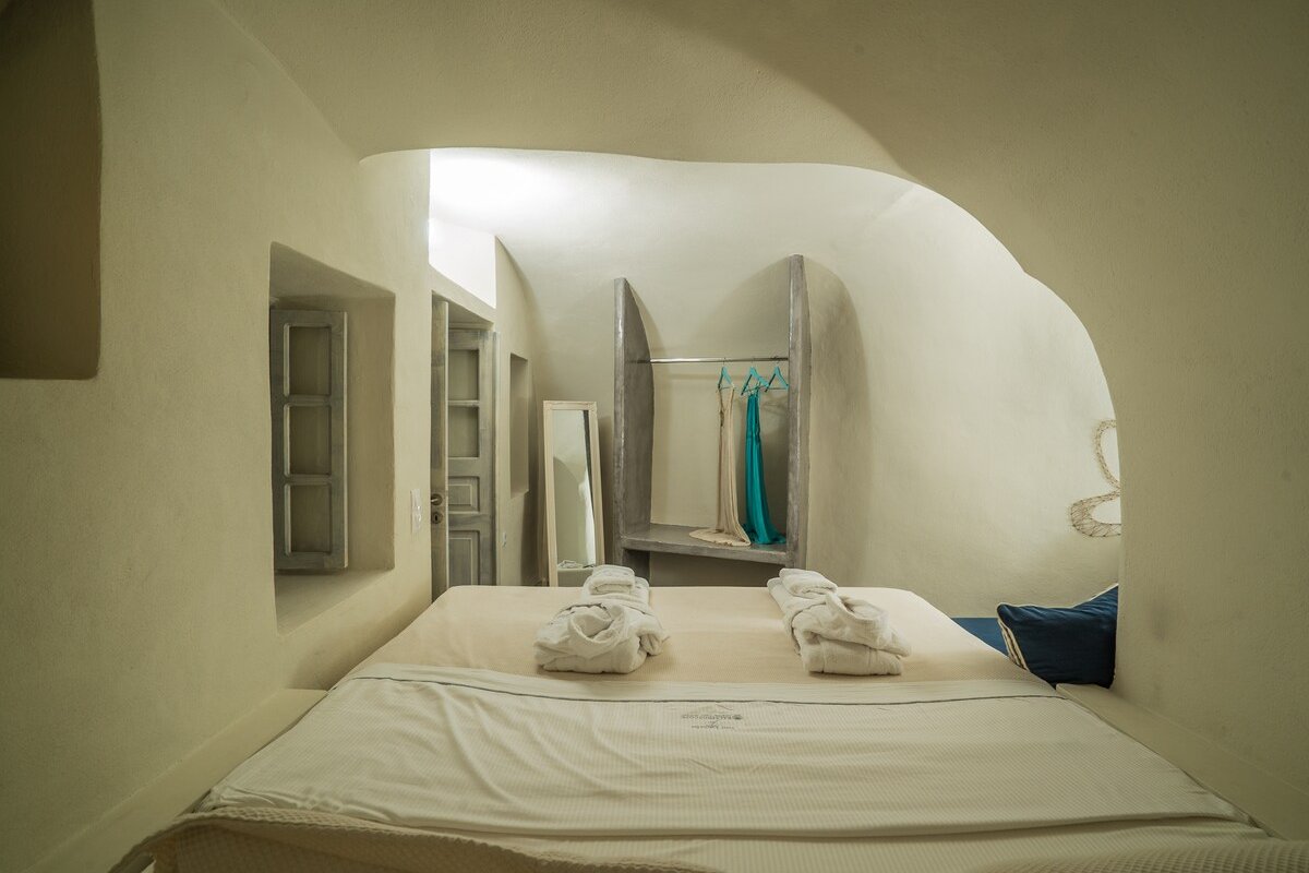 Kaleidoscope Two Bedroom Cave House with Jacuzzi gallery image 5