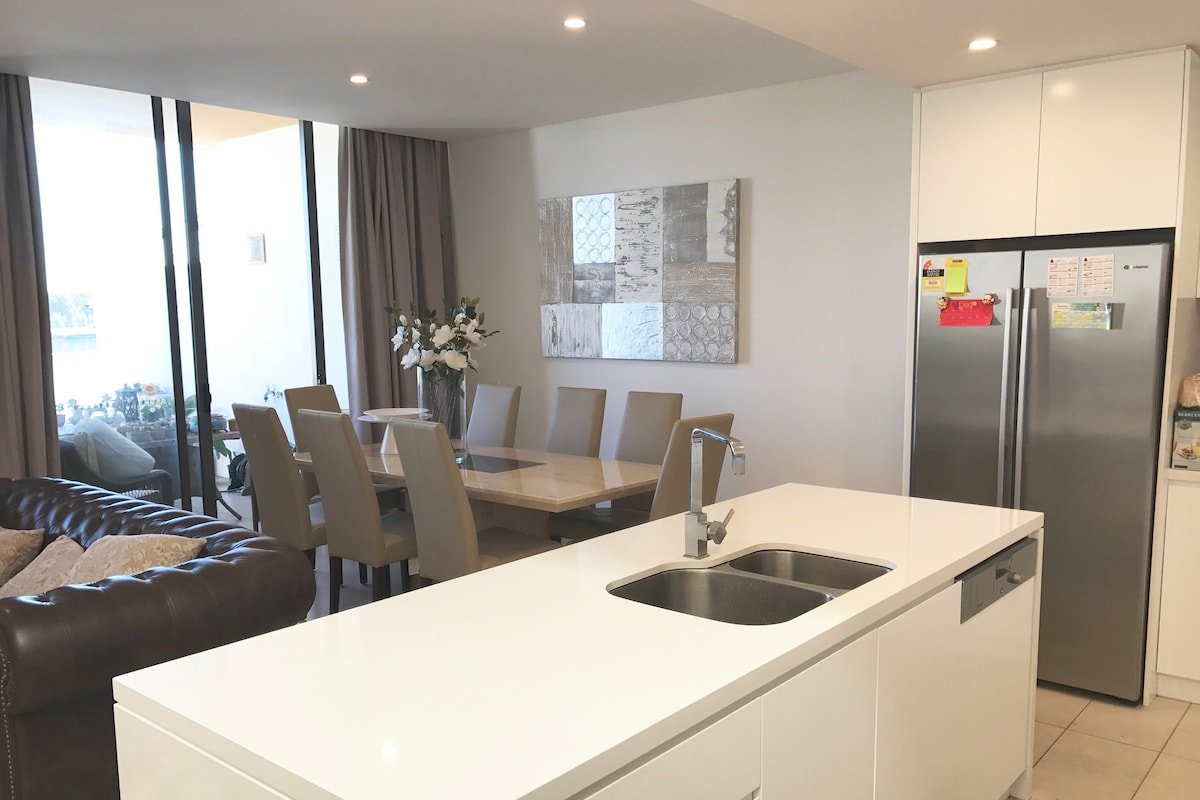 Convenient & comfortable waterfront terrace. gallery image 3