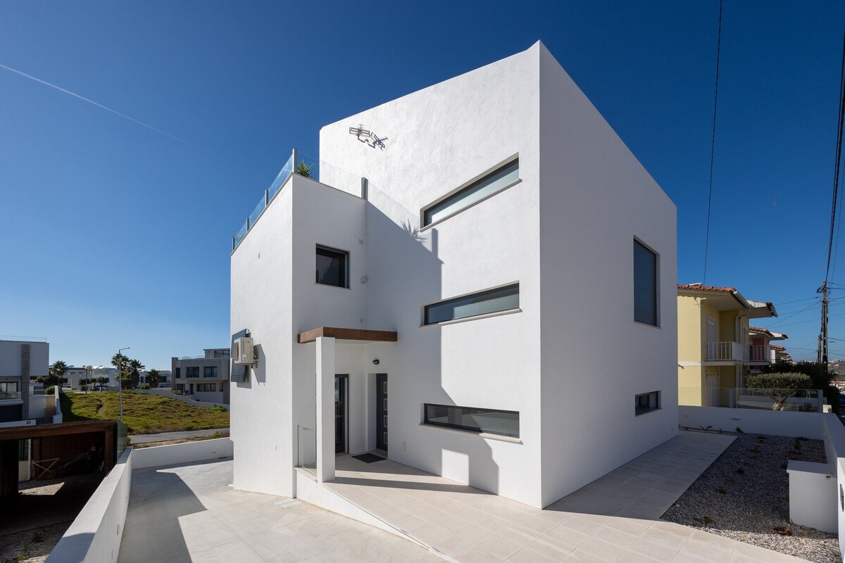 Silver Coast Lux3bd,5ba, pool,beach,golf,surf,wifi gallery image 3