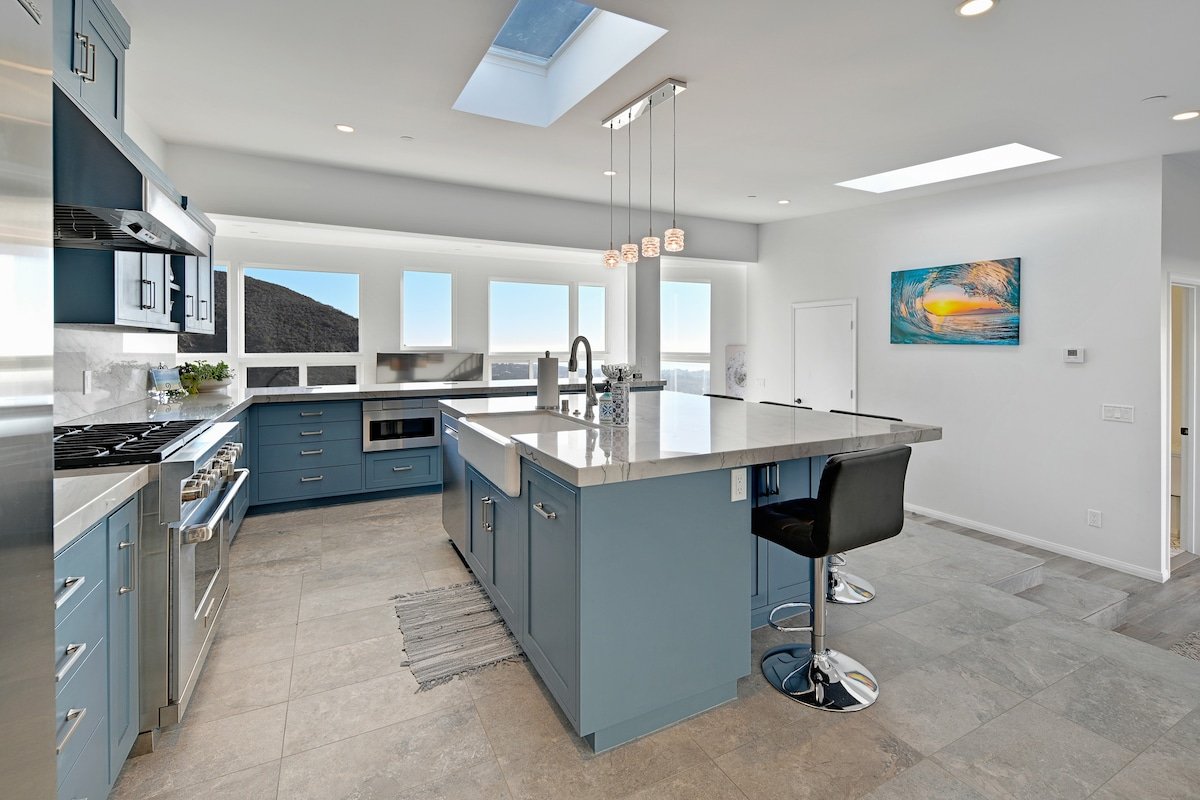 New Home – Malibu 4 Bedrooms, Secluded- Ocean View gallery image 4