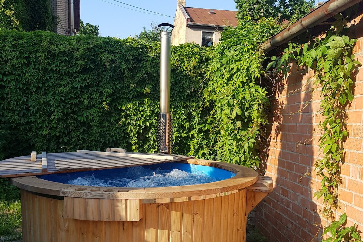 House, terraces, hot tub, garden. Groups Welcome! gallery image 4