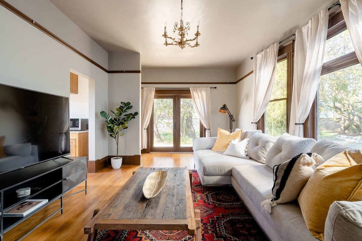 Remodeled 4BR | Historic Home + Studio Combo gallery image 2