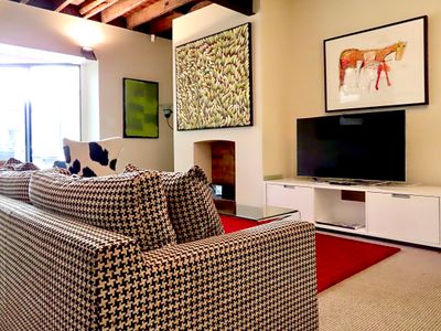 Elegant Inner-City Home: Experience Urban Luxury