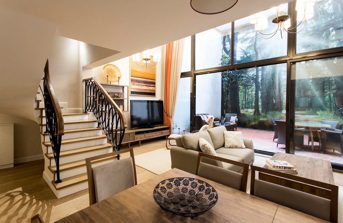 Amazing Triplex Apartment with Private Backyard 21 gallery image 3