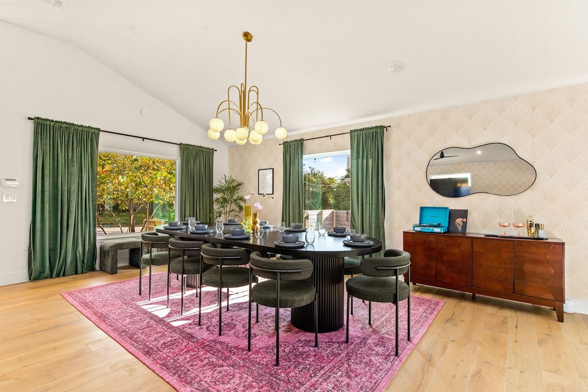 Luxe Downtown Austin Home- HotTub – Putting Green gallery image 5