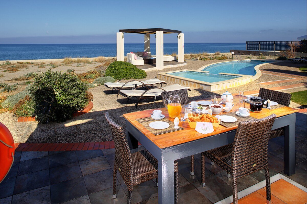 Beachfront villa w/Private Pool, ping-pong & BBQ gallery image 4