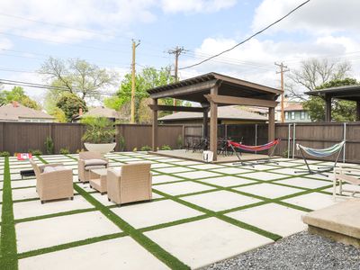 6 Private Apts | Big Yard | Parking | Pet Friendly