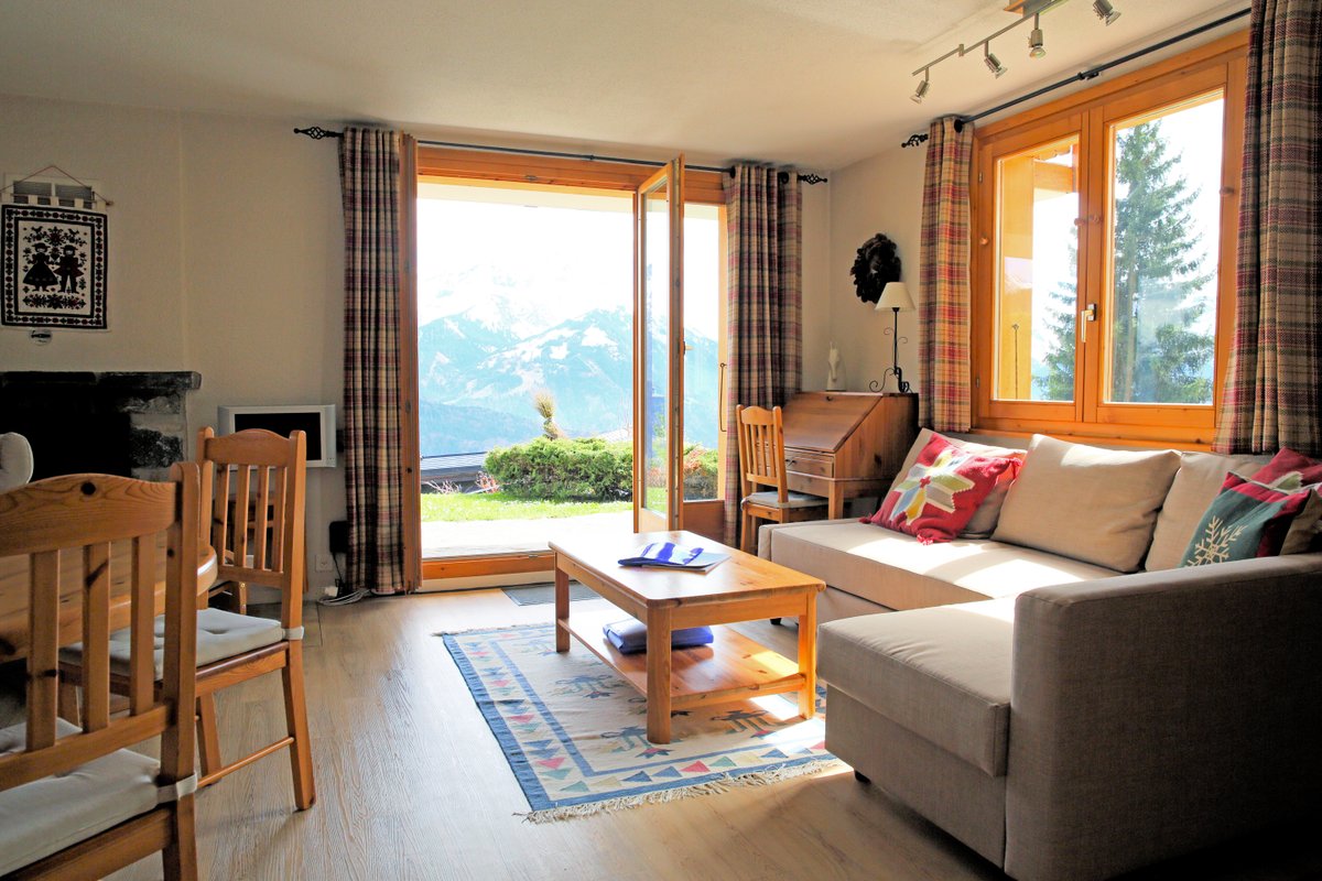 beautiful garden apartment with panoramic view