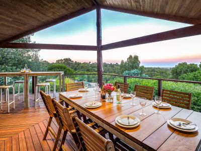 Views Of The Bay—A Tranquil Bushland Escape