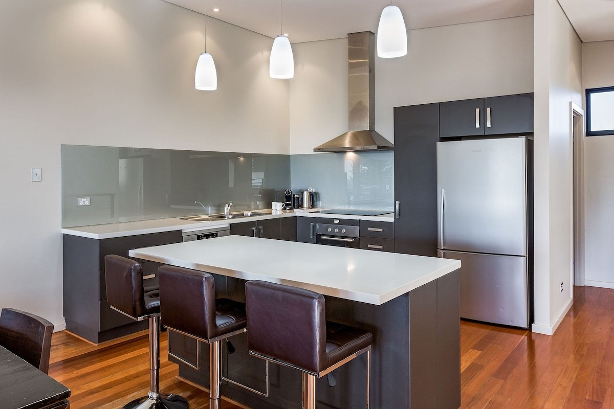 Regency Beach Family House gallery image 5