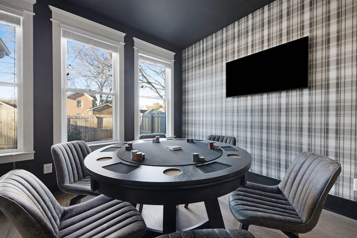 The Cowboy – Luxury Home w/ Hot Tub & Sauna! gallery image 5