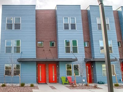 Modern downtown home w/ rooftop deck & fire pit!!