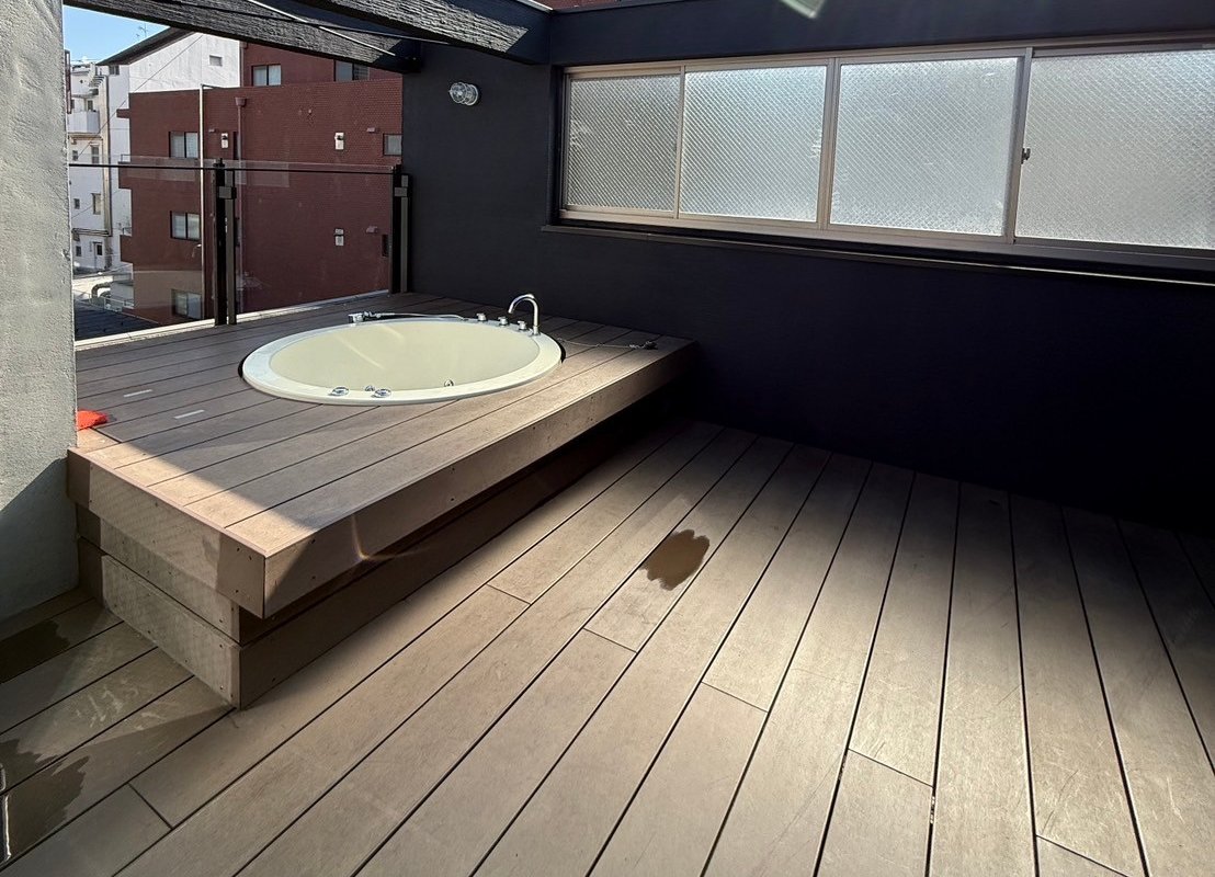 新宿　歌舞伎町　徒歩圏内　閑静な住宅街　屋上ジャグジー有　お風呂３箇所　トイレ３箇所