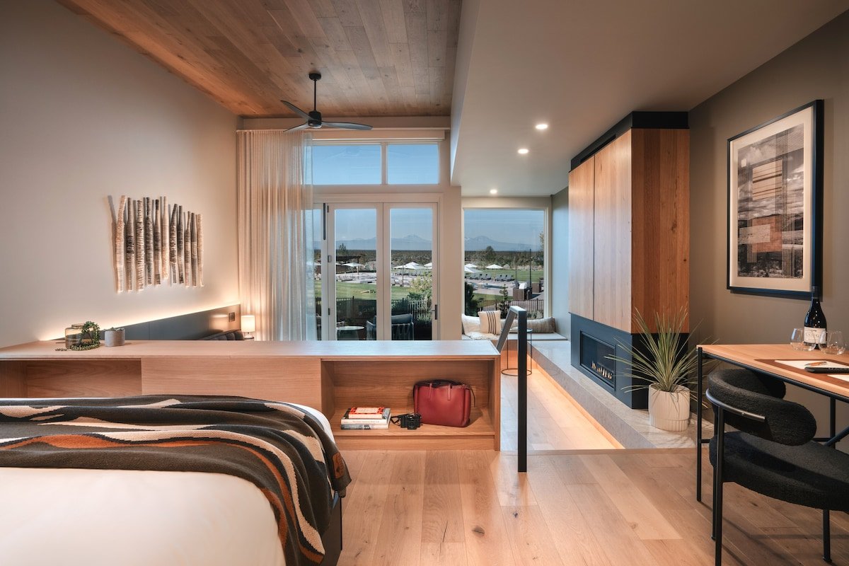 Luxury Bungalow w Hot Tub at Brasada Ranch (21+) gallery image 2