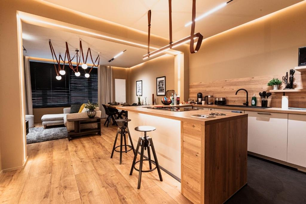 Golden Dove Luxury Apartment 4 gallery image 5