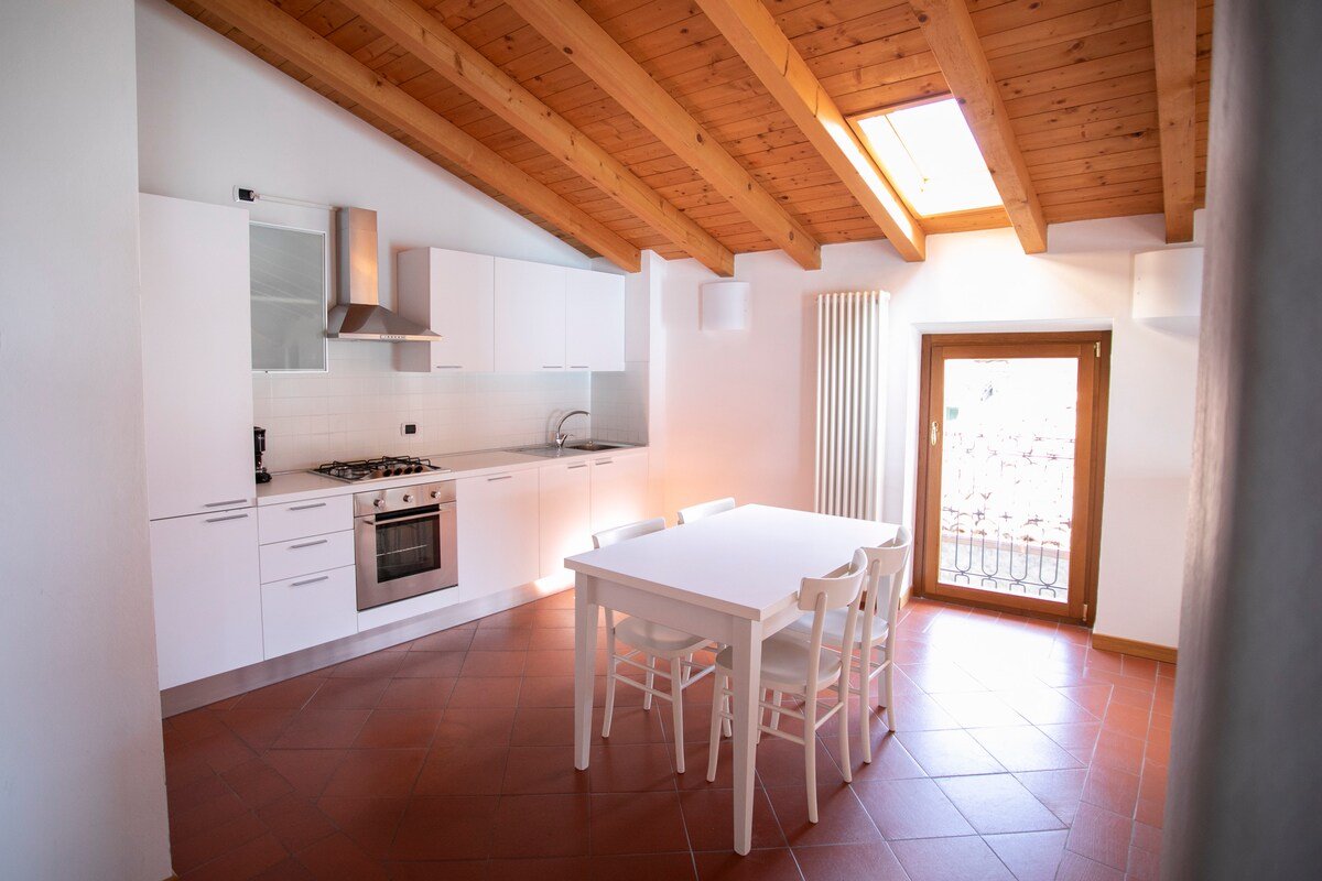 IseoLakeRental – Casa del Pescatore Attico gallery image 4