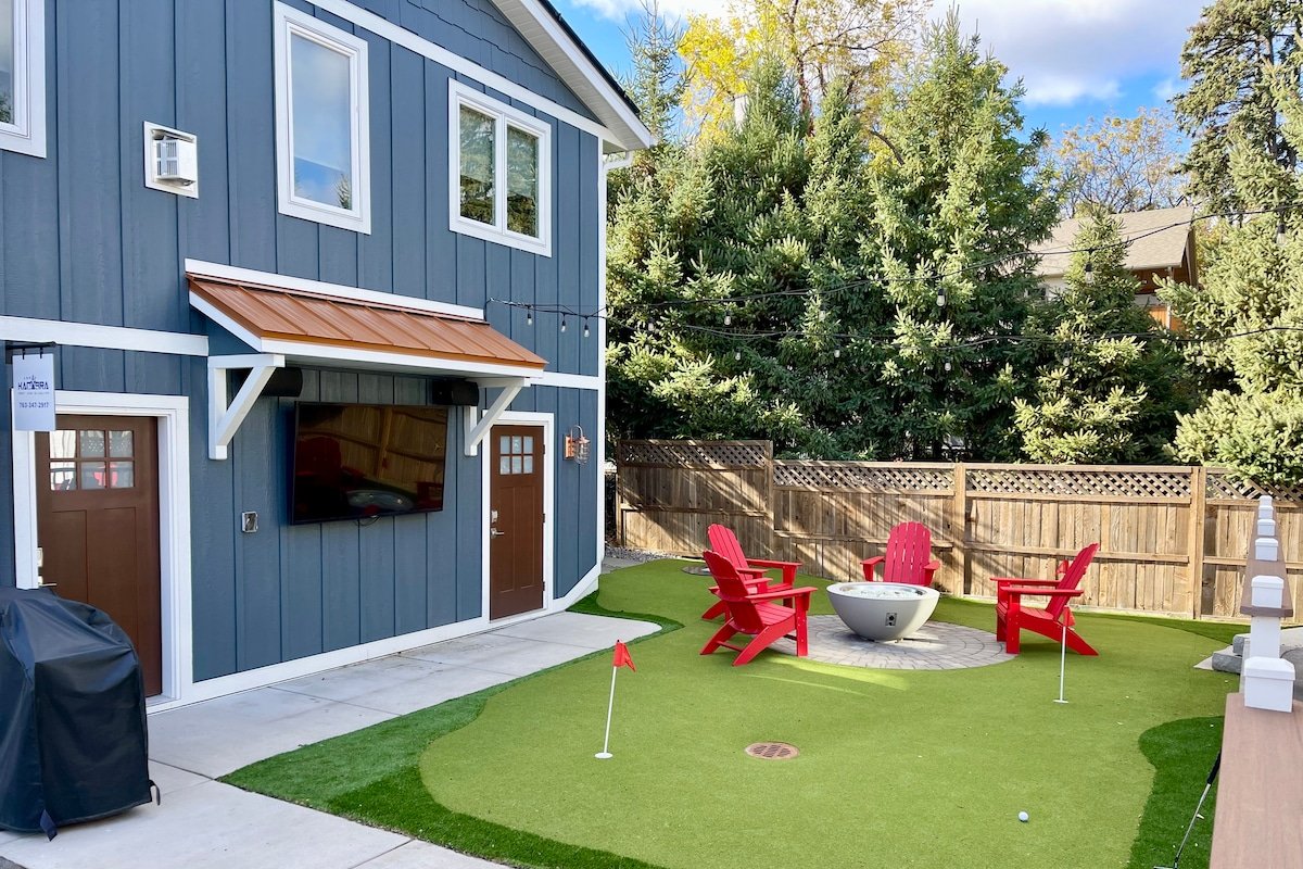 Luxury Getaway | Walk to lake & downtown Dogs Ok gallery image 3