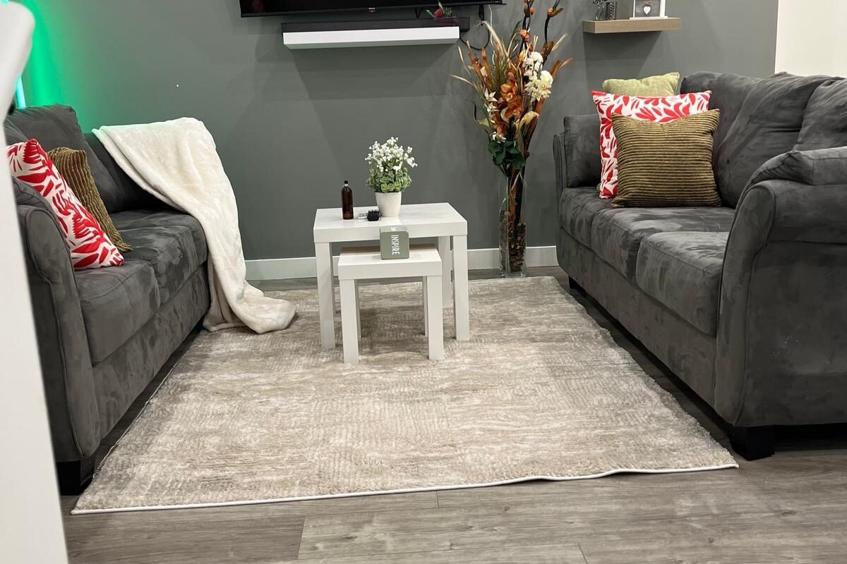 Upper Suite Haven- Near Airport gallery image 3