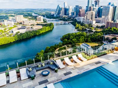 31F Luxury Rainey St Penthouse w rooftop pool