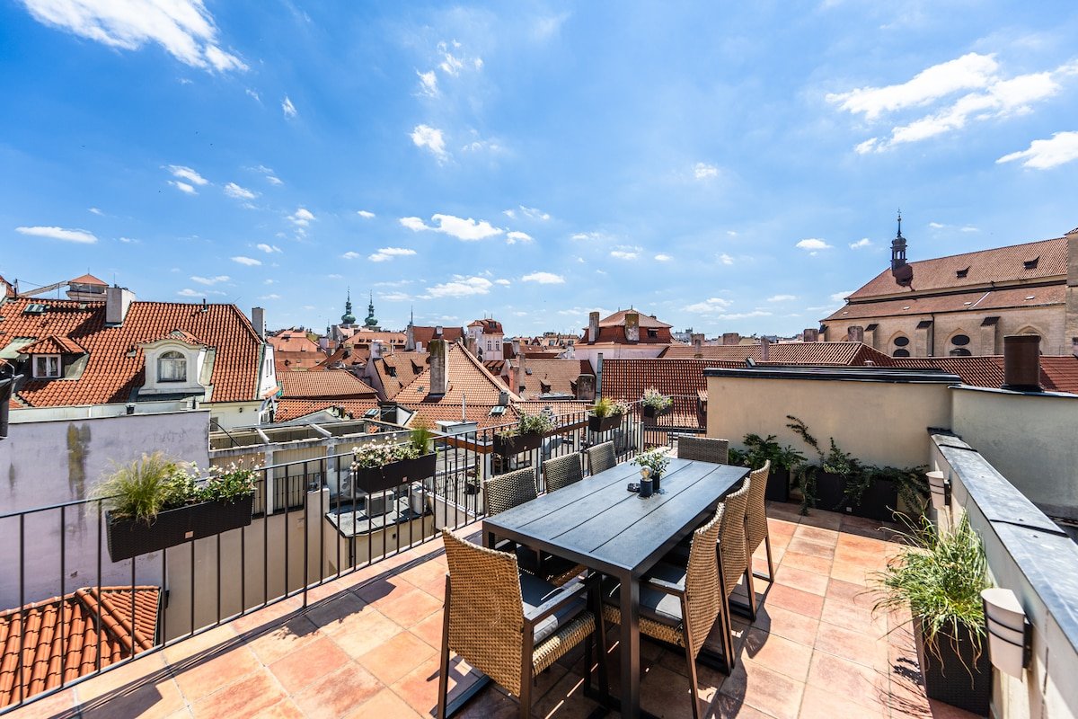 Apartment with Prague view and own terrace gallery image 4