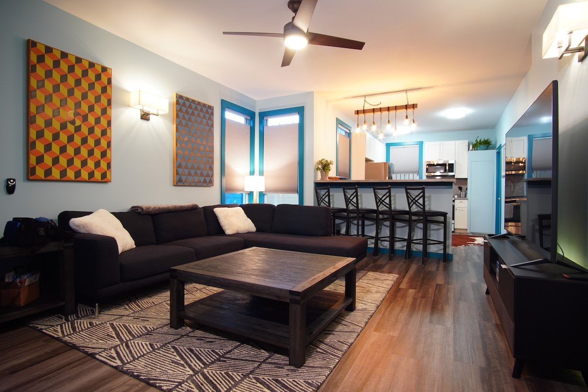 Spacious & Unique SOMA Three Bedroom Apartment gallery image 3