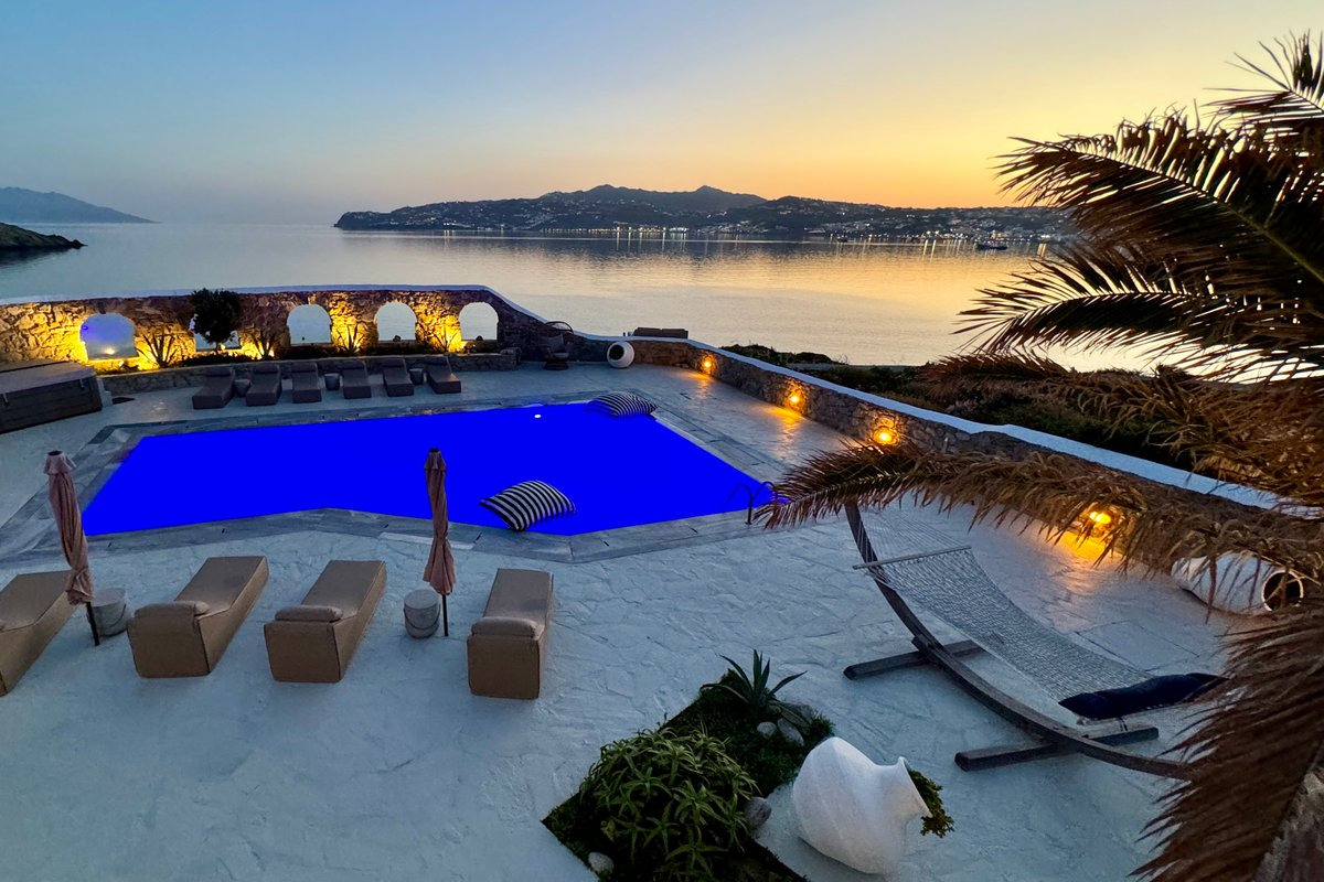 Stay Waterfront – Stunning 6-Bedroom Villa Annita
