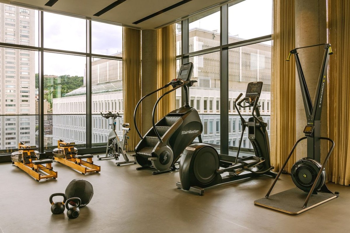 Sonder Maisonneuve | Superior 3BR Apt w/ Balcony gallery image 3