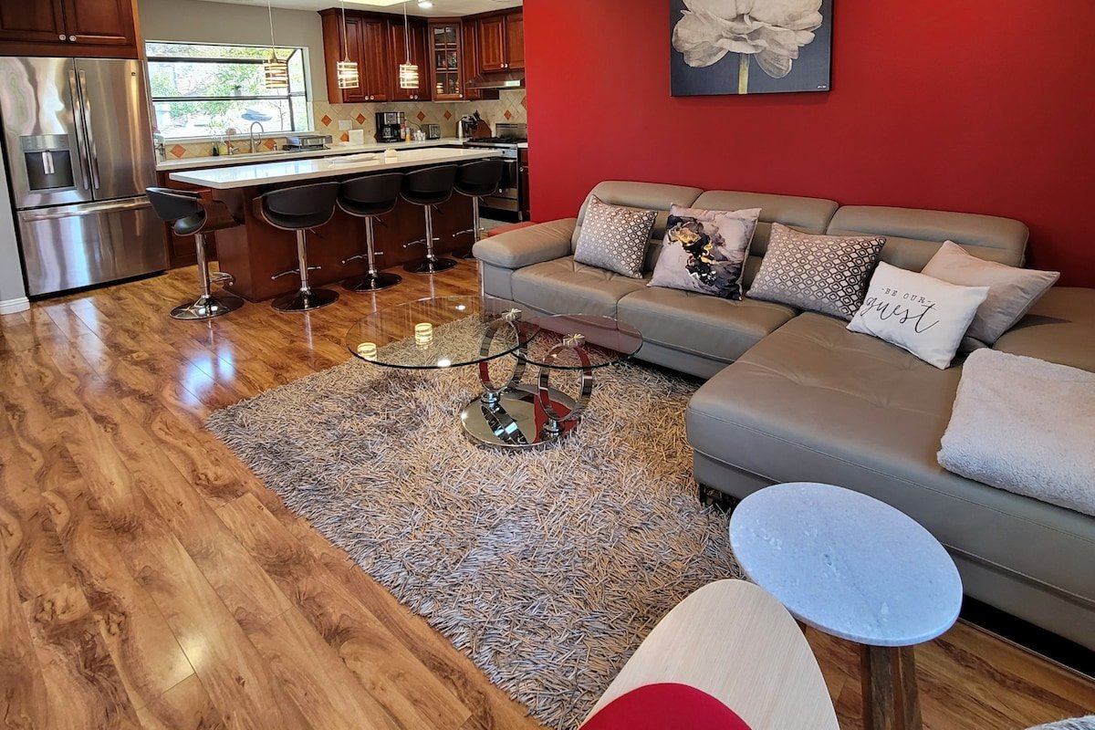 A Luxury Urban Getaway Walk to Stanford 2333 gallery image 5