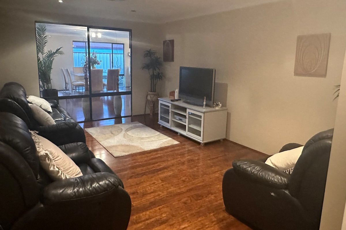 Country Oasis on Evans Street gallery image 4